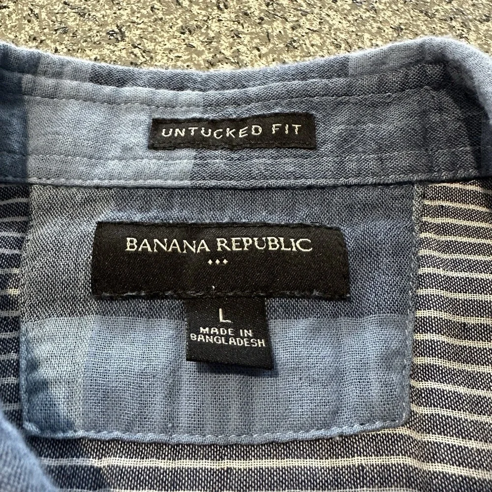 Banana Republic Untucked Fit Button Up Shirt‎ Men's Size L Blue Double Weave